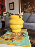 Florero Artesanal Único con Abeja Hecha a Mano - Image 2