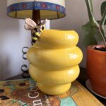 florero cerámico artesanal con abeja